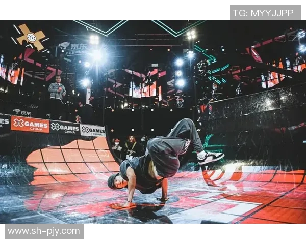 重庆滑板队在全国街舞大赛中以65分稳居积分榜首位